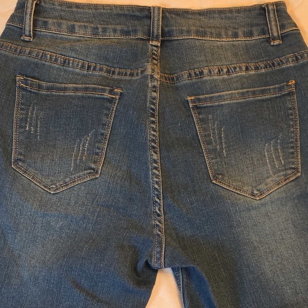 NWT Rhinestone Embellished Capri Jeans - Picture 6 of 9